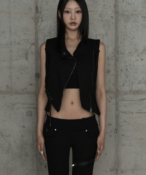 ETRE AU SOMMET(エトレオソメ)の「Diagonal Corset Vest (Black)(ベスト・レディース・ブラック・2/1)」の9枚目の写真