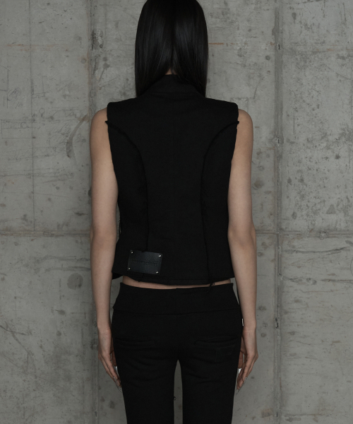 ETRE AU SOMMET(エトレオソメ)の「Diagonal Corset Vest (Black)(ベスト・レディース・ブラック・2/1)」の11枚目の写真