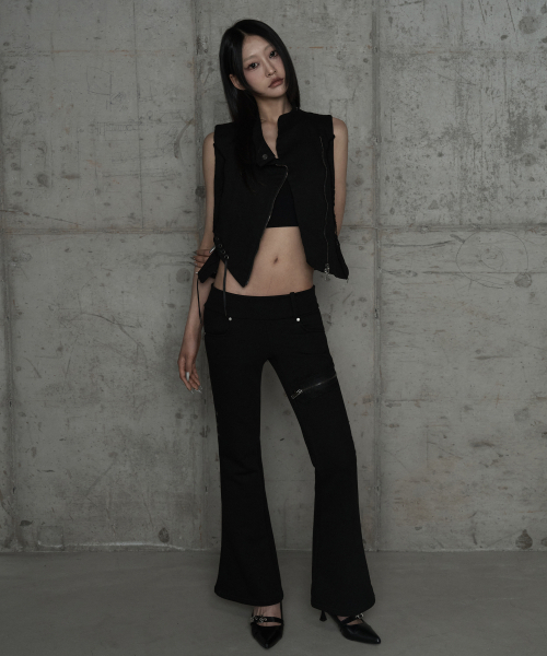 ETRE AU SOMMET(エトレオソメ)の「Diagonal Corset Vest (Black)(ベスト・レディース・ブラック・2/1)」の12枚目の写真