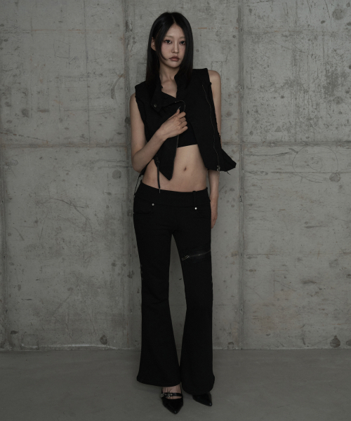 ETRE AU SOMMET(エトレオソメ)の「Diagonal Corset Vest (Black)(ベスト・レディース・ブラック・2/1)」の13枚目の写真