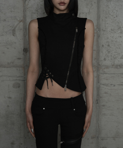 ETRE AU SOMMET(エトレオソメ)の「Diagonal Corset Vest (Black)(ベスト・レディース・ブラック・2/1)」の14枚目の写真