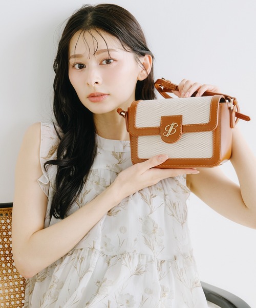 Noble J フラップバッグ（ショルダーバッグ）｜JILL by JILL STUART