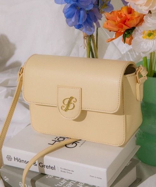 JILL by JILL STUART(ジルバイジルスチュアート)の「Noble J フラップバッグ(ショルダーバッグ・レディース・ブラック/ベージュ系その他/イエロー・FREE)」の3枚目の写真