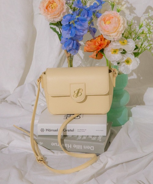 JILL by JILL STUART(ジルバイジルスチュアート)の「Noble J フラップバッグ(ショルダーバッグ・レディース・ブラック/ベージュ系その他/イエロー・FREE)」の5枚目の写真