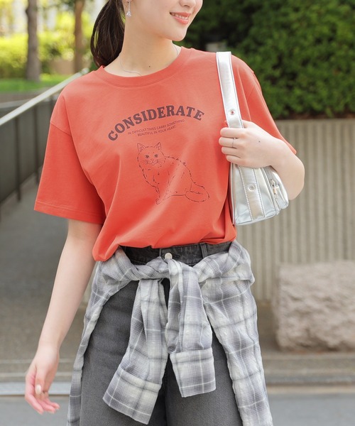 Honeys(ハニーズ)の「【ハニさら・接触冷感・UVカット】アニマルプリントTシャツ(Tシャツ/カットソー・レディース・オートミール/スミクロ/オレンジ/ネイビー・L/LL/M/S)」の4枚目の写真