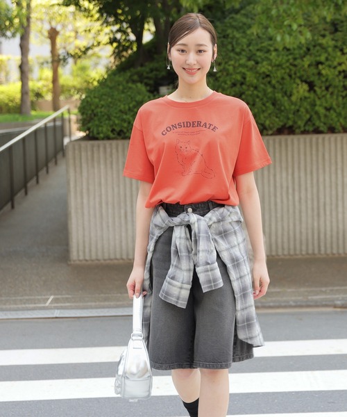 Honeys(ハニーズ)の「【ハニさら・接触冷感・UVカット】アニマルプリントTシャツ(Tシャツ/カットソー・レディース・オートミール/スミクロ/オレンジ/ネイビー・L/LL/M/S)」の21枚目の写真