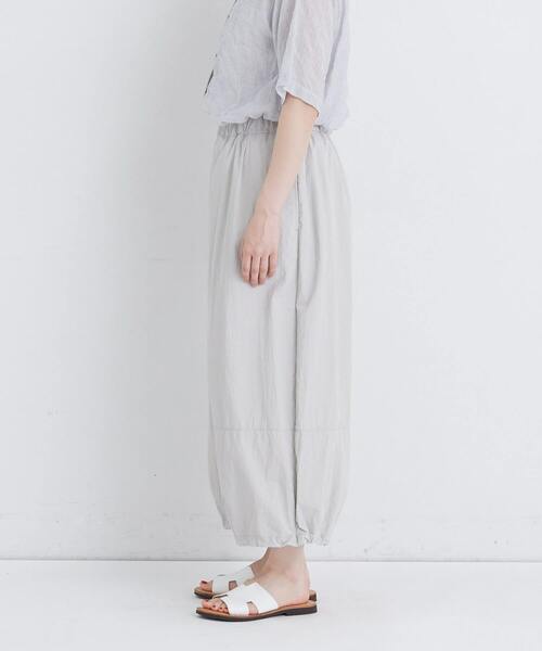 conges payes ADIEU TRISTESSE（コンジェ ペイエ アデュートリステス）の「【6月ベストセラーブランド内4位】【FAVE】ナイロンワイドサルエルパンツ（その他パンツ・レディース・モカ/グレイッシュベージュ/ブラック/パープル・M/L）」の10枚目の写真
