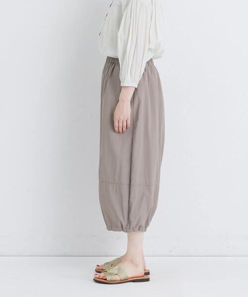 conges payes ADIEU TRISTESSE（コンジェ ペイエ アデュートリステス）の「【6月ベストセラーブランド内4位】【FAVE】ナイロンワイドサルエルパンツ（その他パンツ・レディース・モカ/グレイッシュベージュ/ブラック/パープル・M/L）」の17枚目の写真