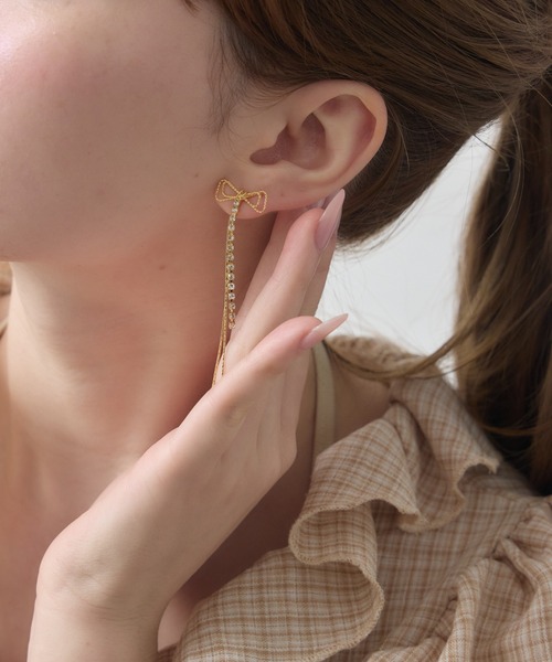 Siel(シエル)の「リボンモチーフロングピアス(ピアス(両耳用)・レディース・シルバー/ゴールド系その他/シルバー系その他/ゴールド・FREE)」の5枚目の写真