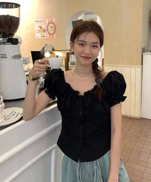 AVYL(アヴィル)の「2WAYギャザー オフショルパフブラウス(Tシャツ/カットソー・レディース・ホワイト/ブラック・M)」の7枚目の写真
