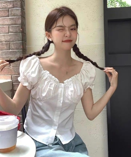 AVYL(アヴィル)の「2WAYギャザー オフショルパフブラウス(Tシャツ/カットソー・レディース・ホワイト/ブラック・M)」の3枚目の写真