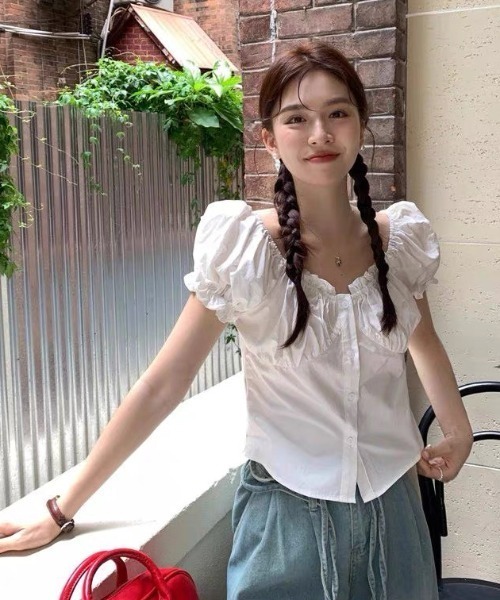 AVYL(アヴィル)の「2WAYギャザー オフショルパフブラウス(Tシャツ/カットソー・レディース・ホワイト/ブラック・M)」の5枚目の写真