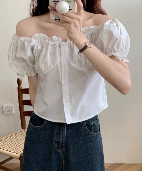 AVYL(アヴィル)の「2WAYギャザー オフショルパフブラウス(Tシャツ/カットソー・レディース・ホワイト/ブラック・M)」の14枚目の写真