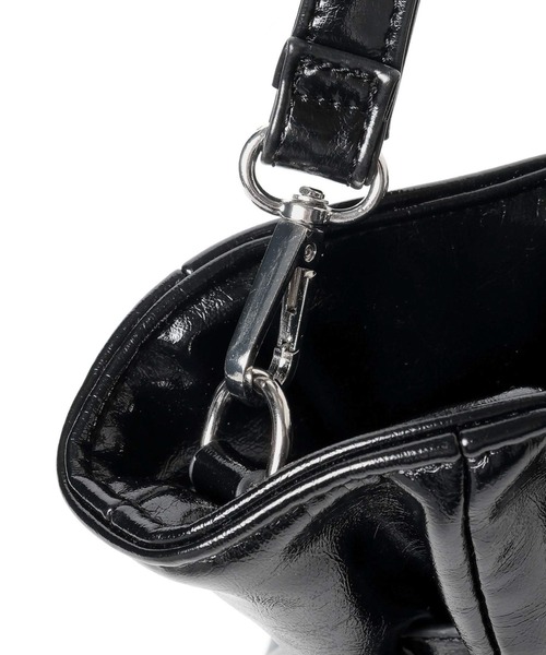 PAGEBOY(ページボーイ)の「【500mlペットボトル収納可能/2WAY】ハトメベルトトートバッグ(ショルダーバッグ・レディース・ブラック/オフホワイト・FREE)」の9枚目の写真