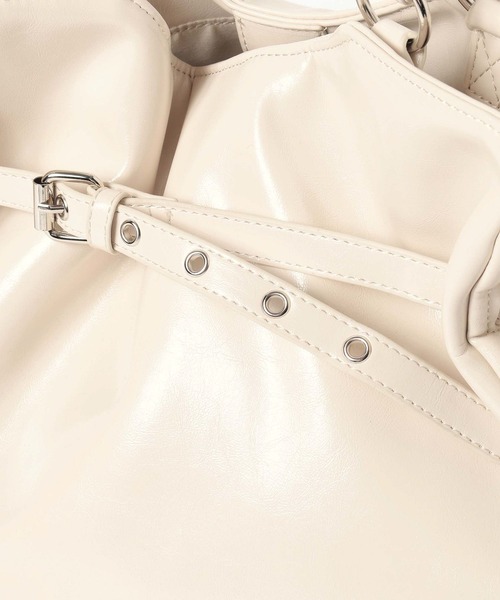 PAGEBOY(ページボーイ)の「【500mlペットボトル収納可能/2WAY】ハトメベルトトートバッグ(ショルダーバッグ・レディース・ブラック/オフホワイト・FREE)」の16枚目の写真