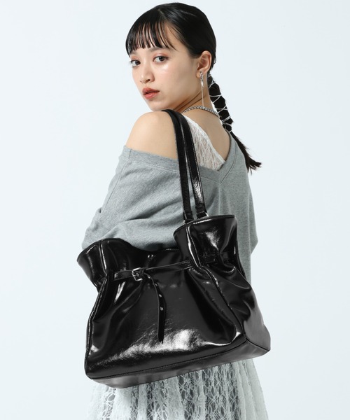 PAGEBOY(ページボーイ)の「【500mlペットボトル収納可能/2WAY】ハトメベルトトートバッグ(ショルダーバッグ・レディース・ブラック/オフホワイト・FREE)」の17枚目の写真