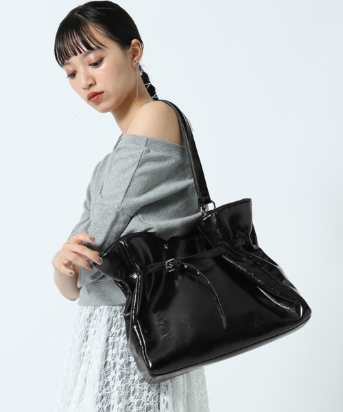 PAGEBOY(ページボーイ)の「【500mlペットボトル収納可能/2WAY】ハトメベルトトートバッグ(ショルダーバッグ・レディース・ブラック/オフホワイト・FREE)」の18枚目の写真