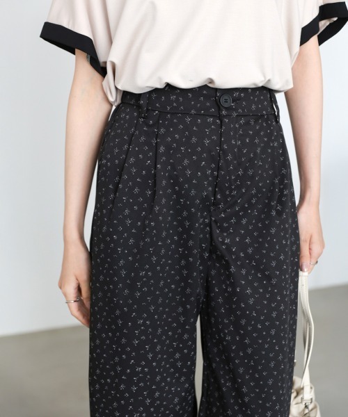 Bab(バブ)の「【選べるサイズ展開】小花柄パンツ(その他パンツ・レディース・ライトグレー/ブラック・M/S)」の2枚目の写真
