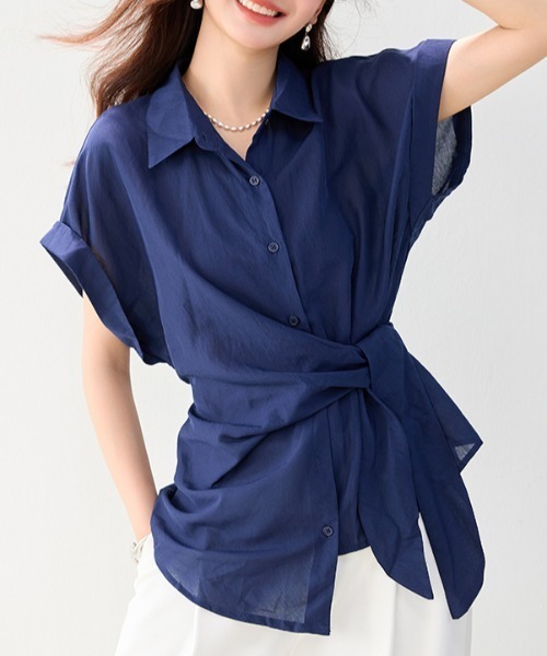 AMAJI(アマジ)の「アシンメトリー 半袖シャツ(シャツ/ブラウス・レディース・ブルー・SMALL/MEDIUM/LARGE/X-LARGE)」の1枚目の写真