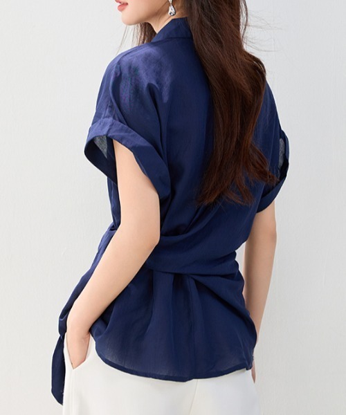 AMAJI(アマジ)の「アシンメトリー 半袖シャツ(シャツ/ブラウス・レディース・ブルー・SMALL/MEDIUM/LARGE/X-LARGE)」の2枚目の写真