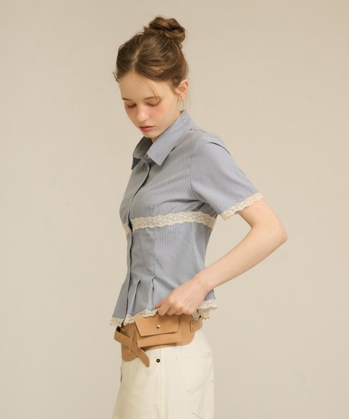 hazyl(ヘイジル)の「lace pleats shirt / レースプリーツシャツ(シャツ/ブラウス・レディース・ブルー/オフホワイト・フリー)」の11枚目の写真