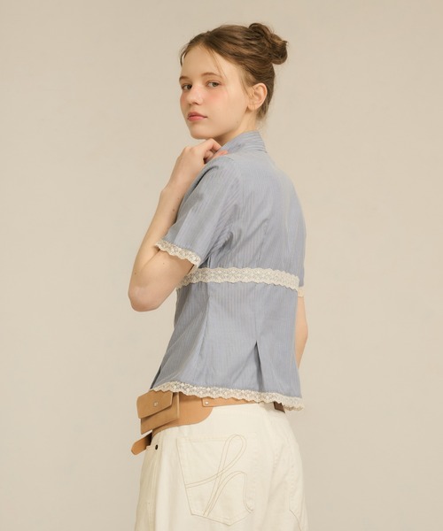 hazyl(ヘイジル)の「lace pleats shirt / レースプリーツシャツ(シャツ/ブラウス・レディース・ブルー/オフホワイト・フリー)」の13枚目の写真