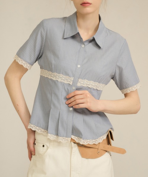 hazyl(ヘイジル)の「lace pleats shirt / レースプリーツシャツ(シャツ/ブラウス・レディース・ブルー/オフホワイト・フリー)」の3枚目の写真