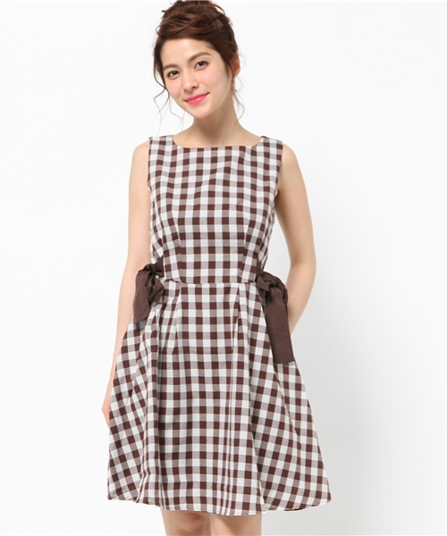 earth music&ecology(アースミュージックアンドエコロジー)の「【2016Summer】サイドリボン付ノースリーブチェックワンピース(ワンピース・レディース・ピンク/ブラウン/ブルー/ブラック・SMALL/MEDIUM)」の3枚目の写真