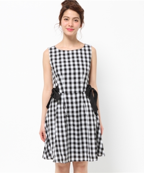 earth music&ecology(アースミュージックアンドエコロジー)の「【2016Summer】サイドリボン付ノースリーブチェックワンピース(ワンピース・レディース・ピンク/ブラウン/ブルー/ブラック・SMALL/MEDIUM)」の5枚目の写真