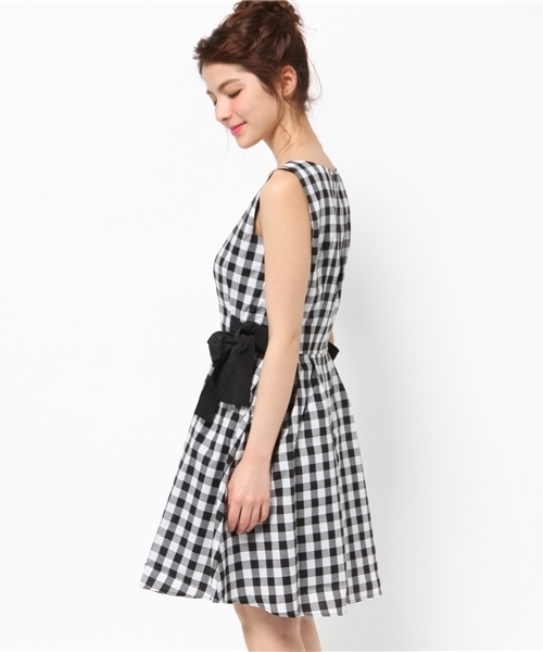 earth music&ecology(アースミュージックアンドエコロジー)の「【2016Summer】サイドリボン付ノースリーブチェックワンピース(ワンピース・レディース・ピンク/ブラウン/ブルー/ブラック・SMALL/MEDIUM)」の6枚目の写真