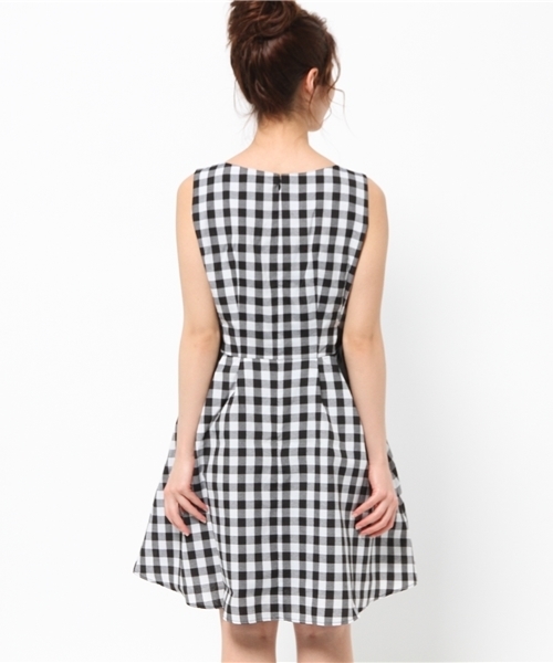earth music&ecology(アースミュージックアンドエコロジー)の「【2016Summer】サイドリボン付ノースリーブチェックワンピース(ワンピース・レディース・ピンク/ブラウン/ブルー/ブラック・SMALL/MEDIUM)」の7枚目の写真