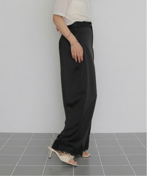 cheriella(シェリエラ)の「【cheriella】サテンレースストレートパンツ SATIN LACE STRAIGHT PANTS(スラックス・レディース・ブラウン/アイボリー/ブラック・FREE)」の11枚目の写真