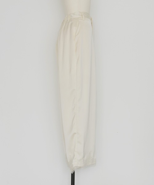 cheriella(シェリエラ)の「【cheriella】サテンレースストレートパンツ SATIN LACE STRAIGHT PANTS(スラックス・レディース・ブラウン/アイボリー/ブラック・FREE)」の5枚目の写真