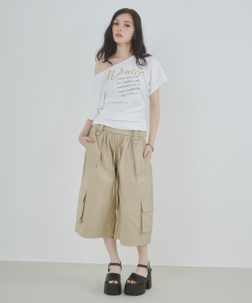ENVYM(アンビー)の「オフショルロゴプリントトップス(Tシャツ/カットソー・レディース・ホワイト/グレー/ブラック・FREE)」の16枚目の写真