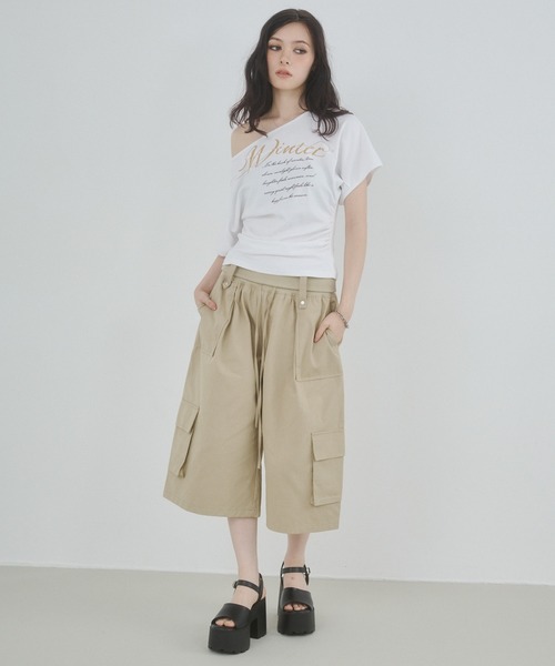 ENVYM(アンビー)の「オフショルロゴプリントトップス(Tシャツ/カットソー・レディース・ホワイト/グレー/ブラック・FREE)」の5枚目の写真