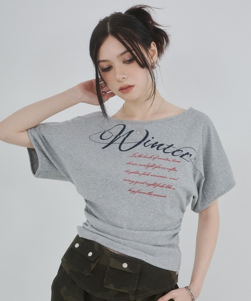 ENVYM(アンビー)の「オフショルロゴプリントトップス(Tシャツ/カットソー・レディース・ホワイト/グレー/ブラック・FREE)」の6枚目の写真