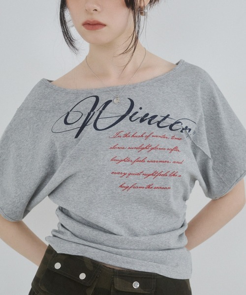 ENVYM(アンビー)の「オフショルロゴプリントトップス(Tシャツ/カットソー・レディース・ホワイト/グレー/ブラック・FREE)」の7枚目の写真