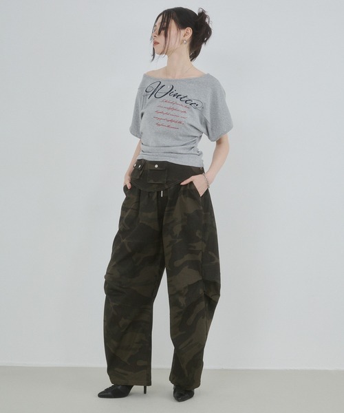 ENVYM(アンビー)の「オフショルロゴプリントトップス(Tシャツ/カットソー・レディース・ホワイト/グレー/ブラック・FREE)」の20枚目の写真