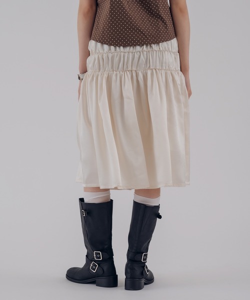 MUHET(ミュエータ)の「satin gather skirt / サテンギャザースカート(スカート・レディース・ブラック/アイボリー・MEDIUM/LARGE)」の5枚目の写真