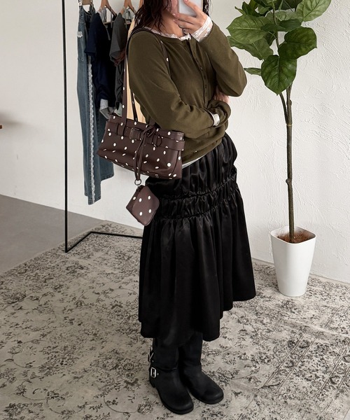 MUHET(ミュエータ)の「satin gather skirt / サテンギャザースカート(スカート・レディース・ブラック/アイボリー・MEDIUM/LARGE)」の12枚目の写真