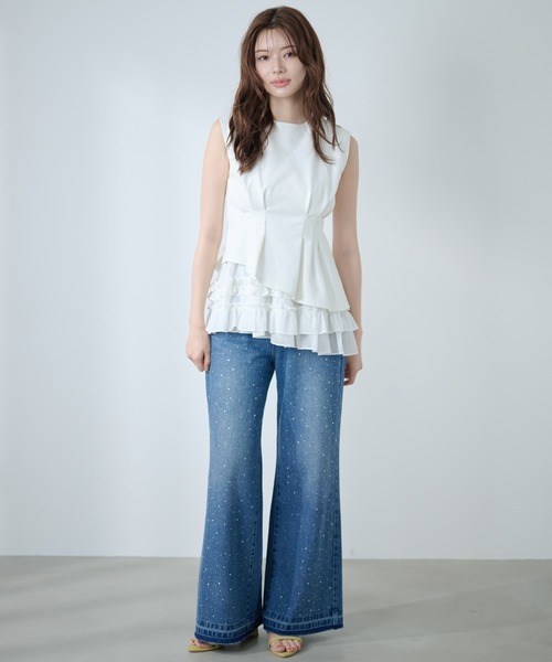 AND COUTURE（アンドクチュール）の「ラインストーンフレアデニムパンツ（デニムパンツ・レディース・ブラック/ブルー・SMALL/MEDIUM）」の2枚目の写真