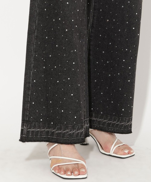 AND COUTURE（アンドクチュール）の「ラインストーンフレアデニムパンツ（デニムパンツ・レディース・ブラック/ブルー・SMALL/MEDIUM）」の15枚目の写真