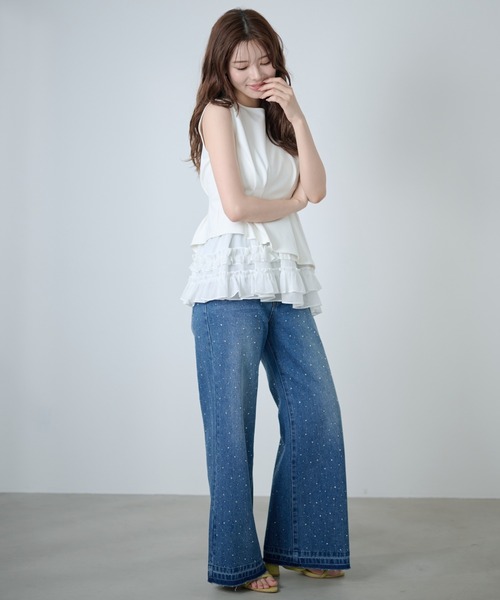 AND COUTURE（アンドクチュール）の「ラインストーンフレアデニムパンツ（デニムパンツ・レディース・ブラック/ブルー・SMALL/MEDIUM）」の3枚目の写真