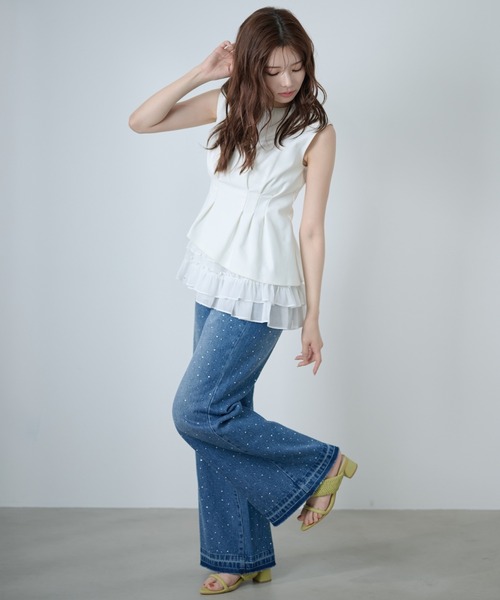 AND COUTURE（アンドクチュール）の「ラインストーンフレアデニムパンツ（デニムパンツ・レディース・ブラック/ブルー・SMALL/MEDIUM）」の4枚目の写真