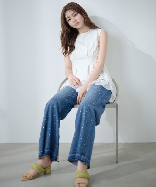 AND COUTURE（アンドクチュール）の「ラインストーンフレアデニムパンツ（デニムパンツ・レディース・ブラック/ブルー・SMALL/MEDIUM）」の7枚目の写真