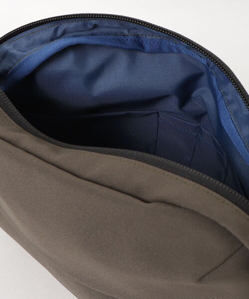 MASSIVE STORE(マッシブストア)の「【SiiLo/シーロ】Week ショルダーバッグ(ショルダーバッグ・メンズ・ブラック/ダークグレー/ネイビー・FREE)」の8枚目の写真