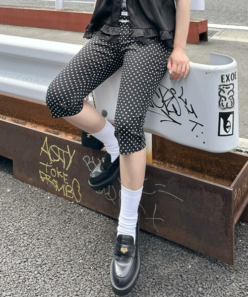 Alley Tokyo(アリートーキョー)の「パイピング&レースカプリパンツ(その他パンツ・レディース・ホワイト系/ブラック系/ブラック・FREE)」の1枚目の写真