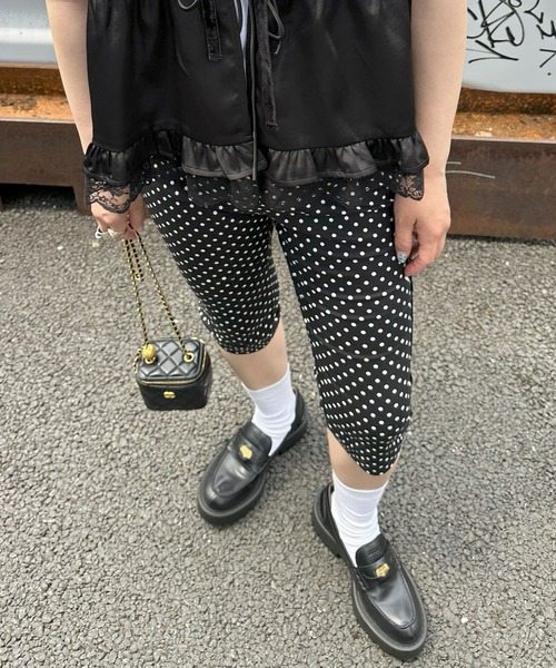 Alley Tokyo(アリートーキョー)の「パイピング&レースカプリパンツ(その他パンツ・レディース・ホワイト系/ブラック系/ブラック・FREE)」の9枚目の写真