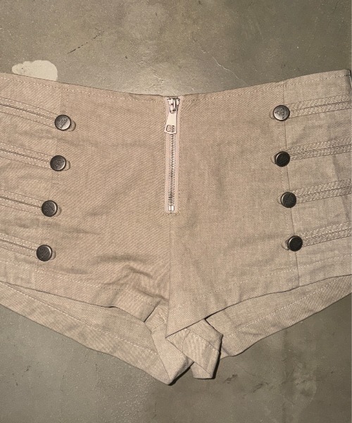SHAGGIE(シャギー)の「フロントジップナポレオンショートパンツ(その他パンツ・レディース・グレー/ブラック/ベージュ・SMALL/MEDIUM)」の15枚目の写真
