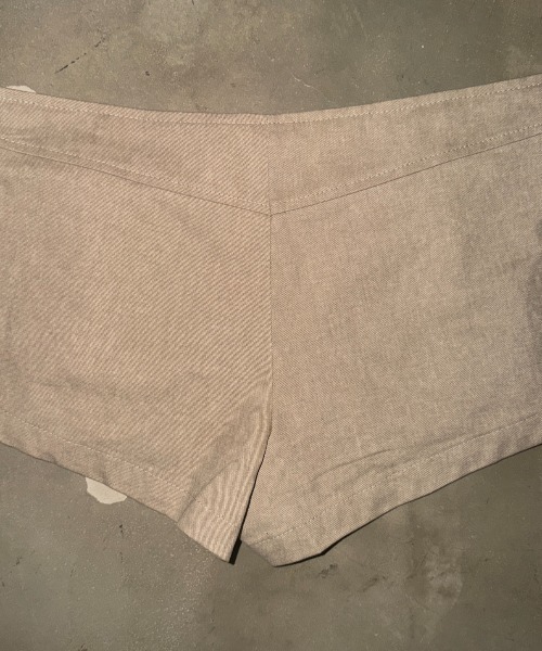 SHAGGIE(シャギー)の「フロントジップナポレオンショートパンツ(その他パンツ・レディース・グレー/ブラック/ベージュ・SMALL/MEDIUM)」の16枚目の写真